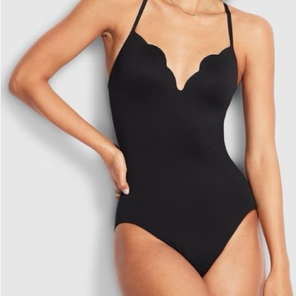 Scalloped Sweetheart Swimsuit NWOT